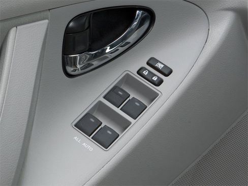 Used 2010 Toyota Camry LE image 19