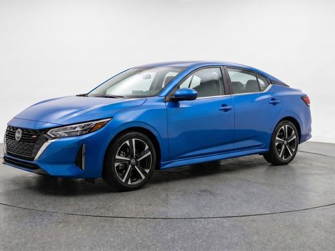 Used 2025 Nissan Sentra SV FWD image 3