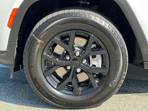 New 2025 Jeep Grand Cherokee L Altitude image 26