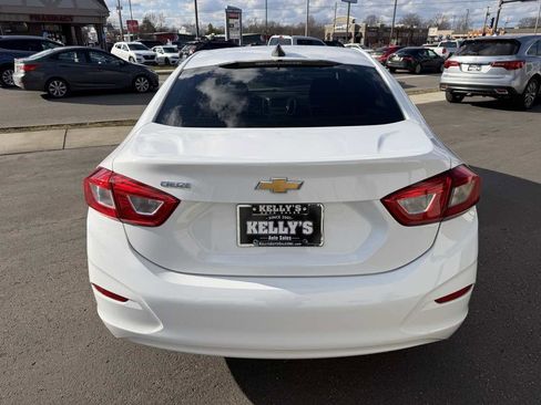 Used 2018 Chevrolet Cruze LS image 4