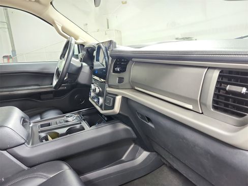 Used 2024 Ford Expedition Max XLT image 37