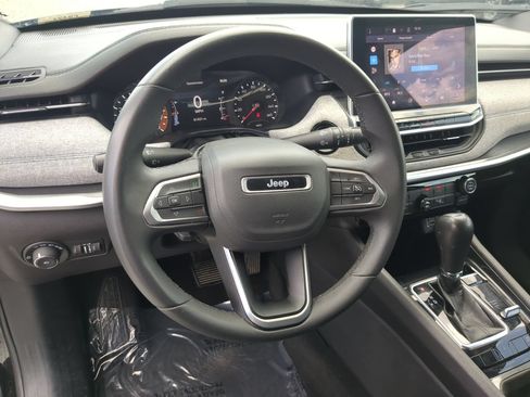 Used 2024 Jeep Compass Latitude AWD/4WD image 18