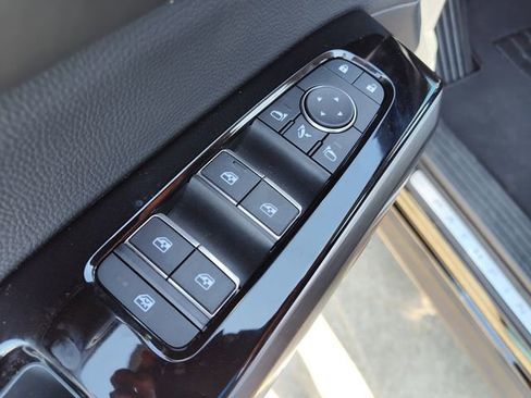 Used 2025 Nissan Pathfinder Platinum w/ Cargo Package image 19