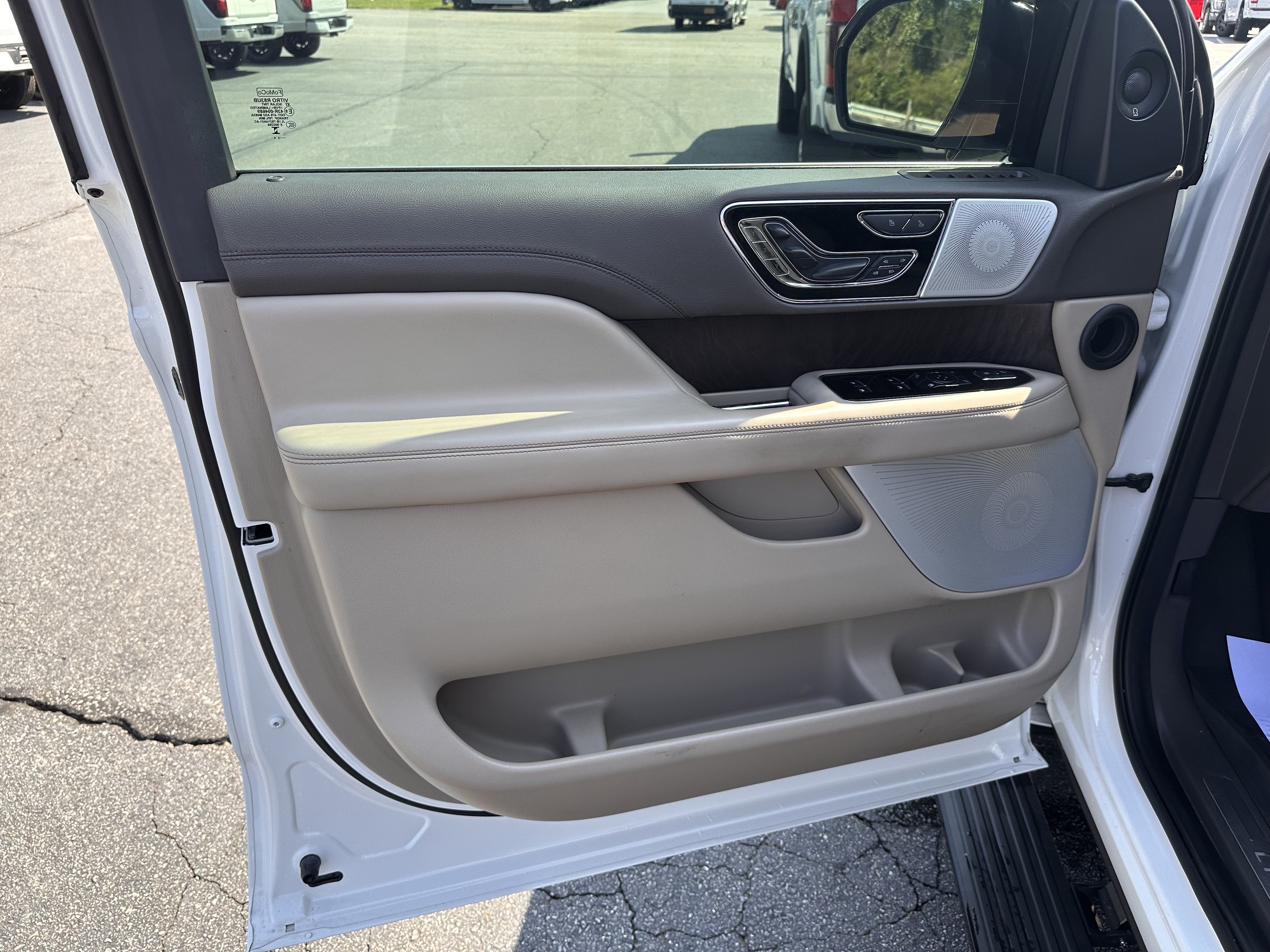 Used 2024 Lincoln Navigator L Reserve AWD/4WD image 9
