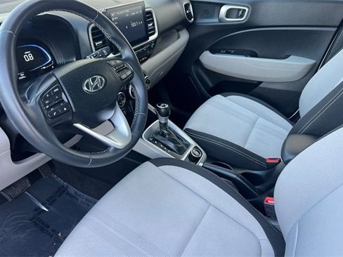 Used 2025 Hyundai Venue SEL image 13