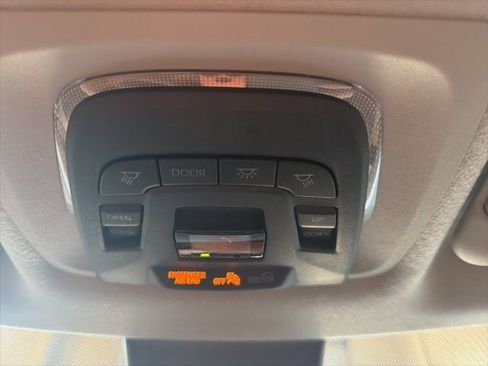 Used 2022 Toyota Corolla Cross XLE image 26