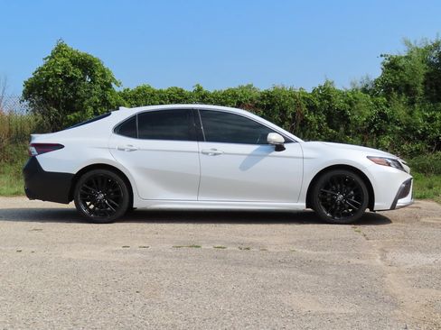 Used 2021 Toyota Camry XSE FWD image 2