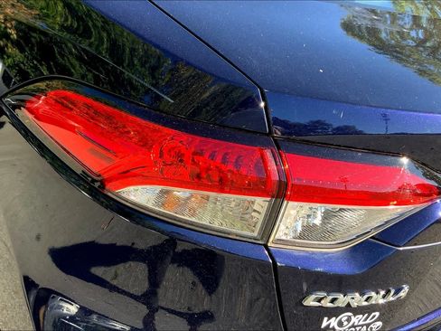 Used 2020 Toyota Corolla LE FWD image 26