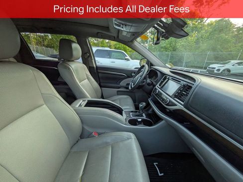 Used 2016 Toyota Highlander Limited Platinum AWD/4WD image 10