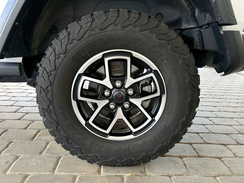 Used 2025 Jeep Wrangler Unlimited Rubicon image 43