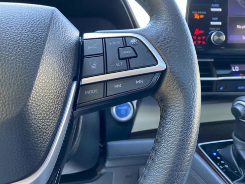 Used 2023 Toyota Sienna XLE image 62