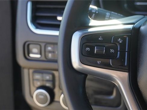 Used 2024 Chevrolet Suburban LT image 29