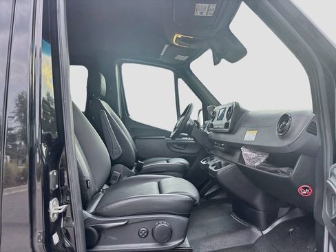 Used 2023 Mercedes-Benz Sprinter 3500 image 30
