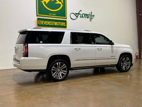 Used 2019 GMC Yukon XL Denali w/ Denali Ultimate Package image 3