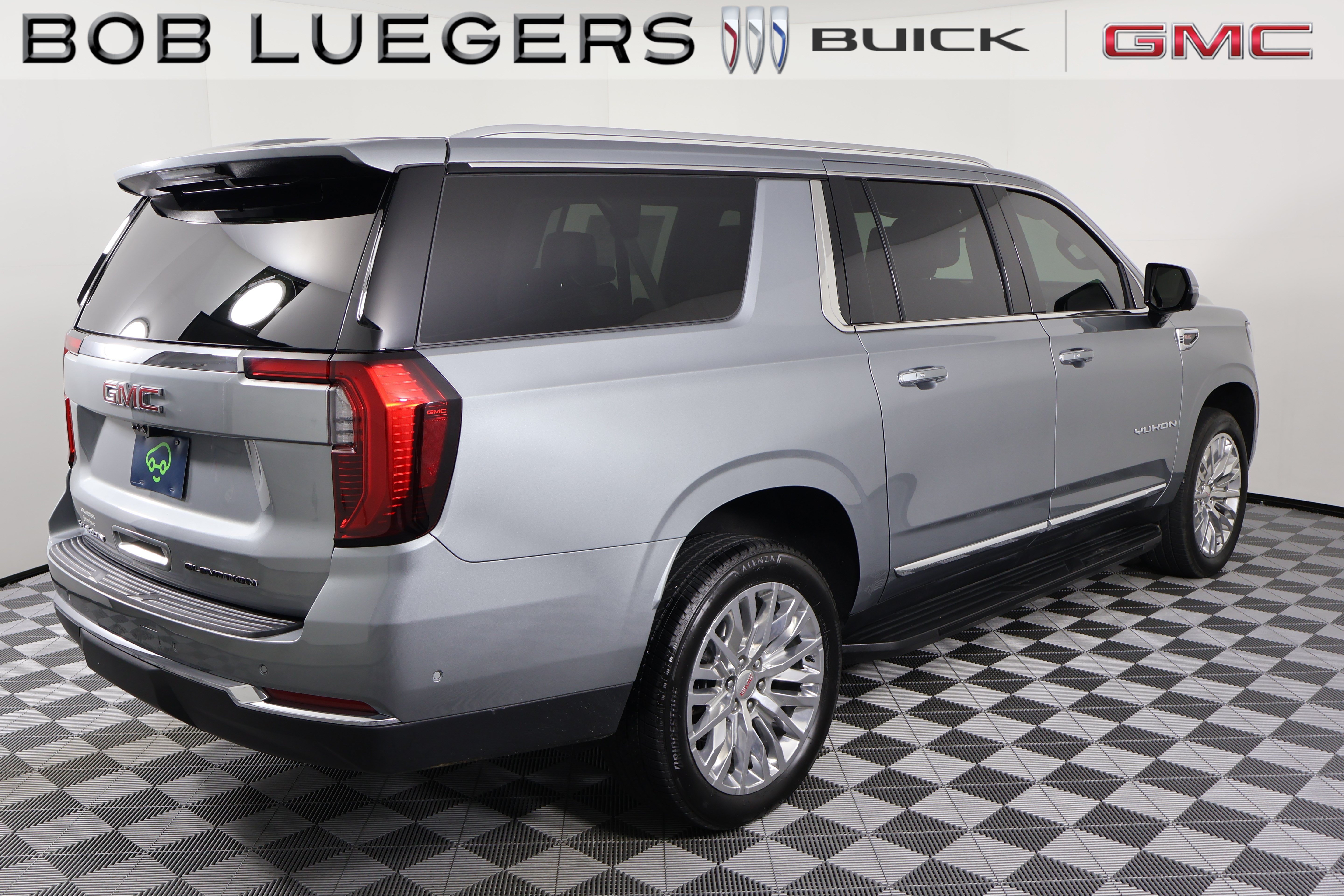 Certified 2025 GMC Yukon XL Elevation w/ Elevation Premium Package AWD/4WD image 5