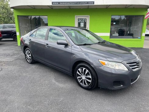 Used 2011 Toyota Camry LE FWD image 2