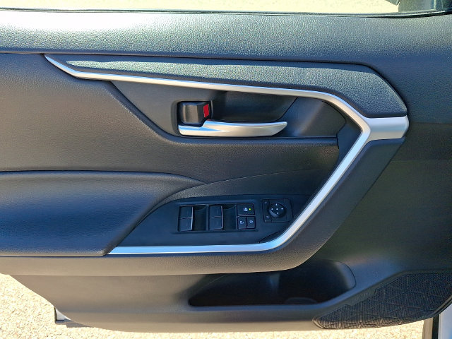 Used 2025 Toyota RAV4 XLE FWD image 12