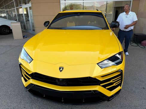 Used 2021 Lamborghini Urus AWD/4WD image 4