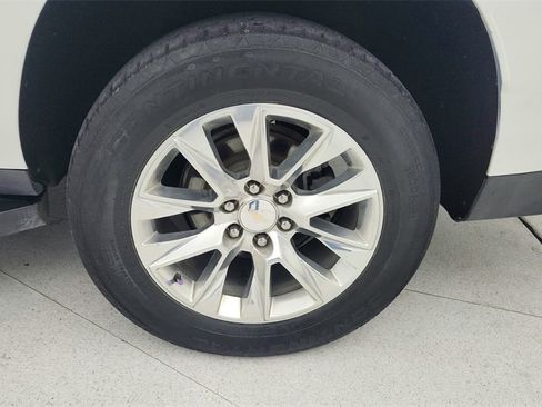 Used 2022 Chevrolet Suburban Premier image 30