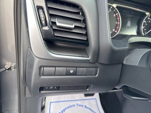 Used 2022 Nissan Rogue SV image 17