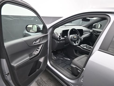 Used 2025 Chevrolet Equinox LT FWD image 18