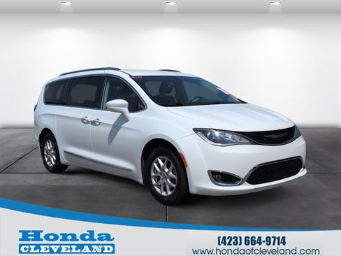 Used 2020 Chrysler Pacifica Touring-L FWD image 1
