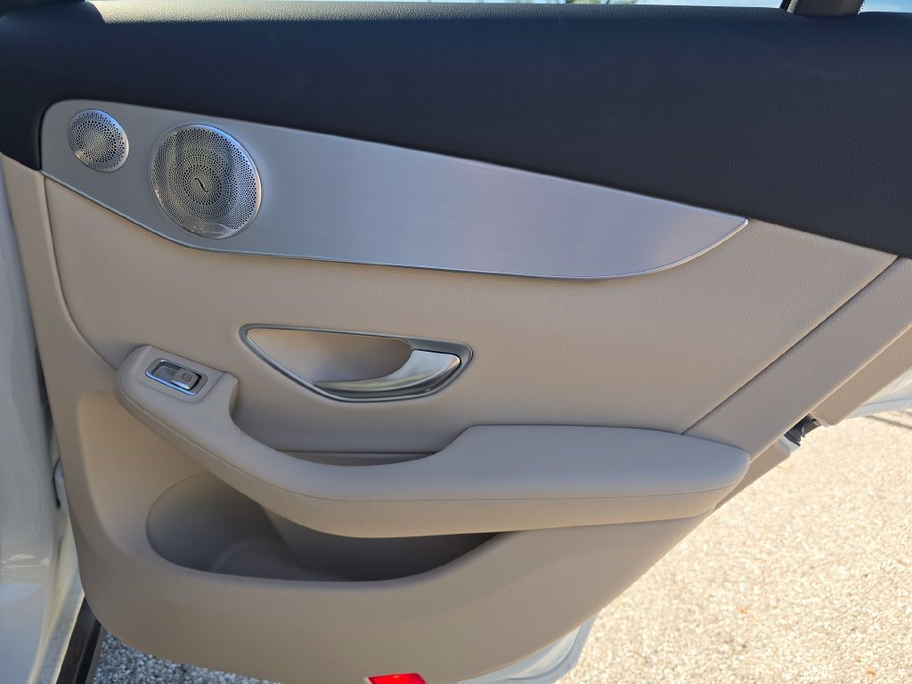 Used 2020 Mercedes-Benz GLC 300 4MATIC image 23
