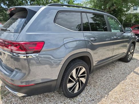 Used 2025 Volkswagen Atlas SE image 3