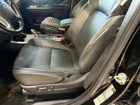 Used 2019 Mitsubishi Outlander SEL image 23