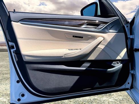 Used 2021 BMW 530e w/ Convenience Package image 20