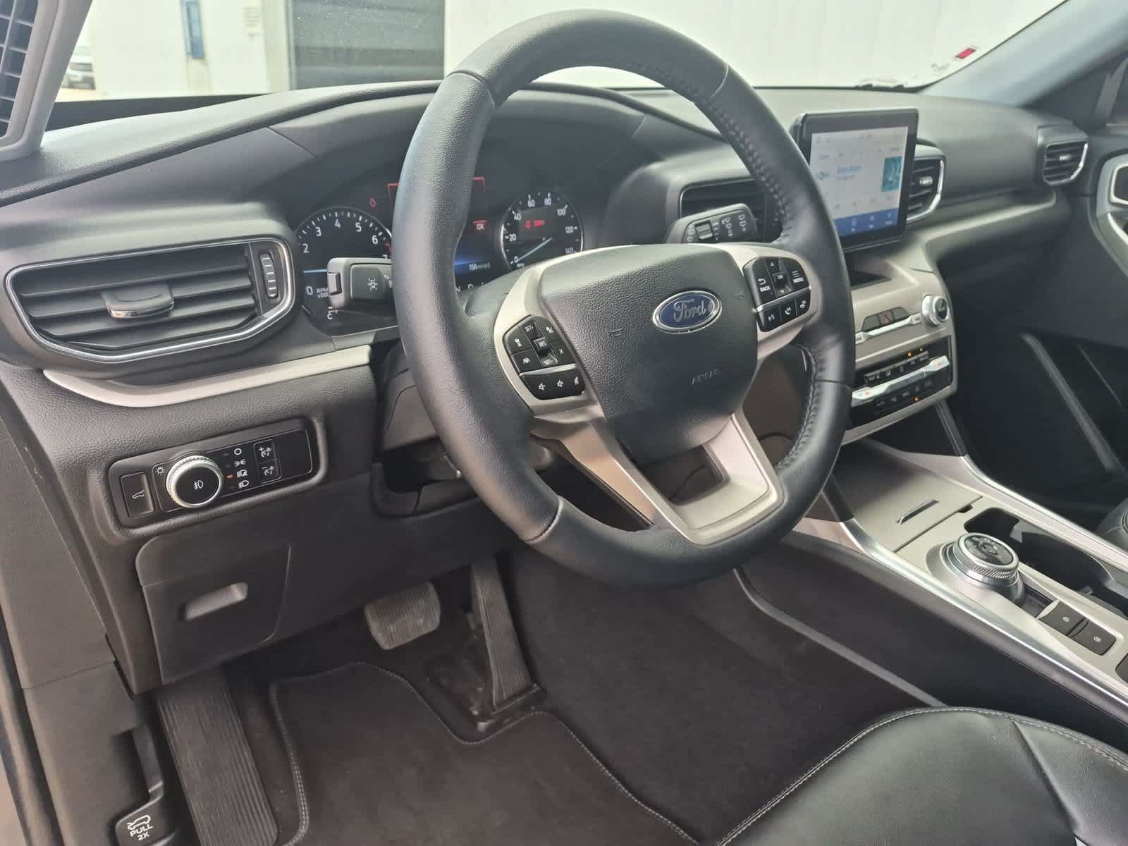 Used 2023 Ford Explorer XLT w/ Equipment Group 202A RWD image 10