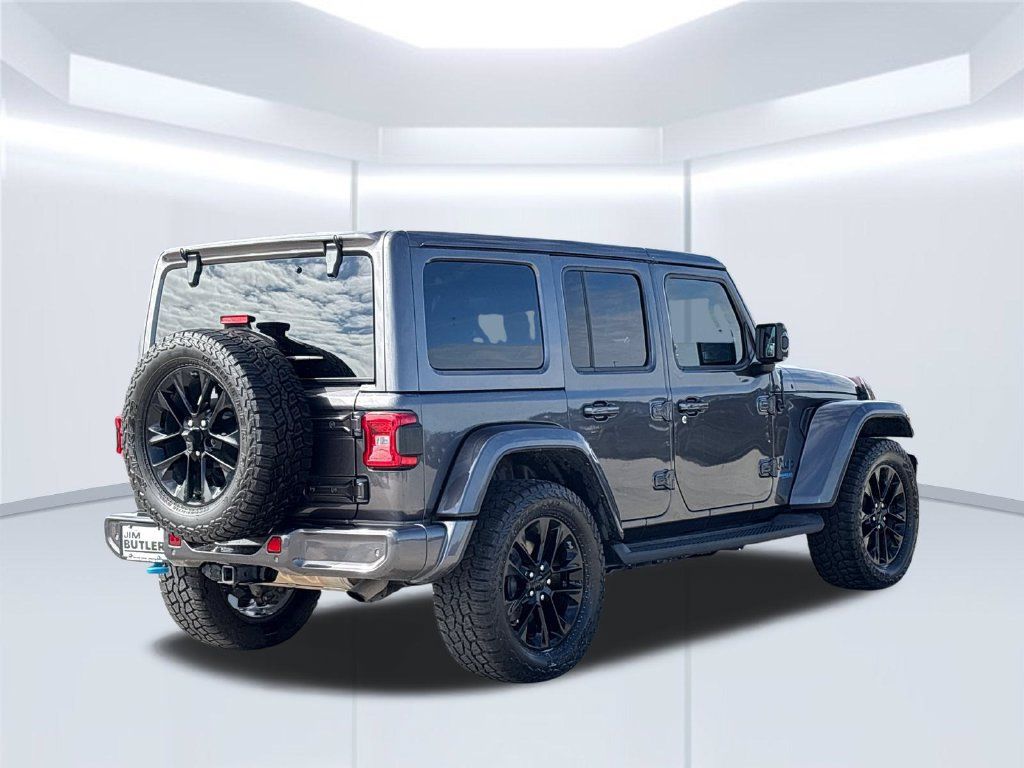 Used 2021 Jeep Wrangler Unlimited Sahara AWD/4WD image 6