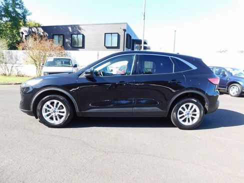 Used 2020 Ford Escape SE image 22