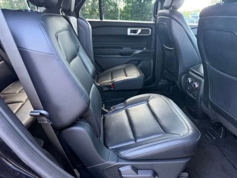Used 2020 Ford Explorer XLT w/ Equipment Group 202A AWD/4WD image 12