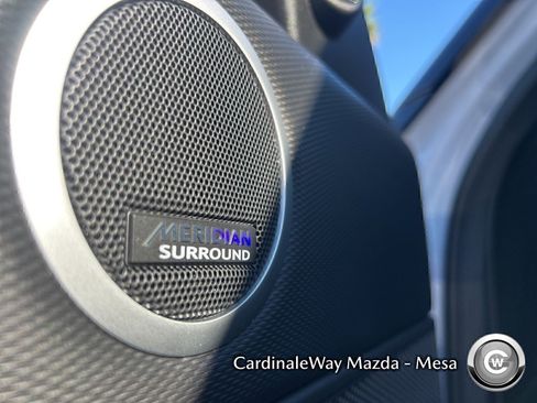 Used 2023 Land Rover Discovery Metropolitan Edition image 24