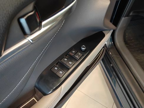 Used 2018 Toyota Camry XSE FWD image 10