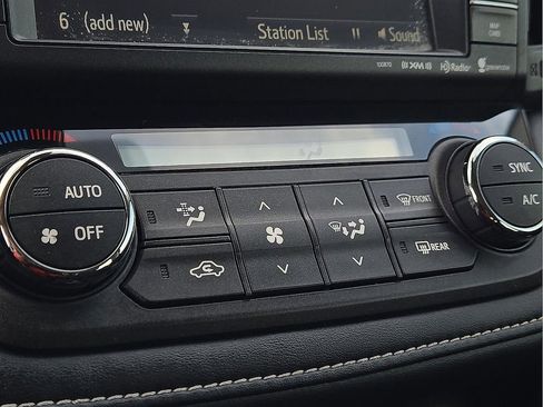 Used 2018 Toyota RAV4 Adventure image 15