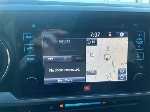 Used 2018 Toyota Tacoma TRD Sport AWD/4WD image 8