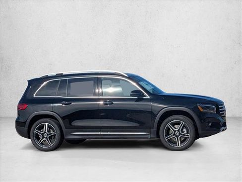 Used 2026 Mercedes-Benz GLB 250 image 3