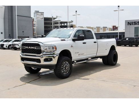Used 2024 RAM 3500 Big Horn AWD/4WD image 2
