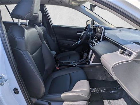 Used 2024 Toyota Corolla Cross XLE FWD image 19