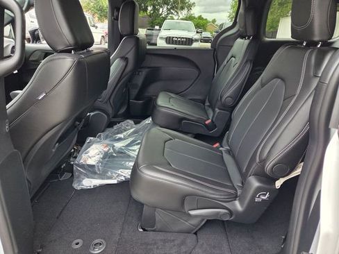 New 2026 Chrysler Voyager LX image 5