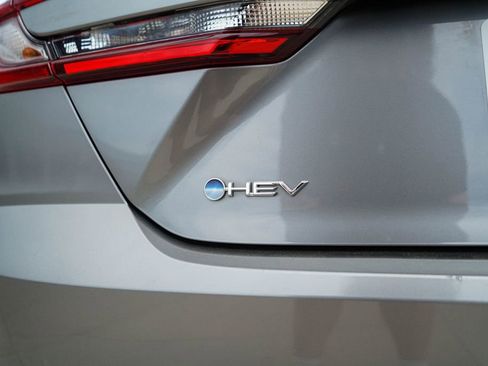 Used 2025 Toyota Camry SE w/ Convenience Package image 14