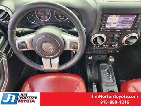 Used 2013 Jeep Wrangler Unlimited Rubicon AWD/4WD image 27