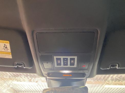 Used 2019 Land Rover Discovery HSE AWD/4WD image 24