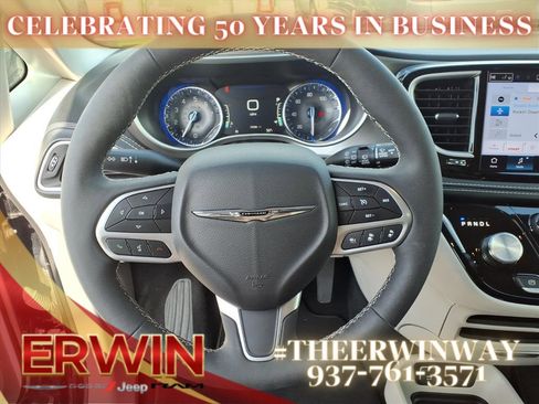 Certified 2024 Chrysler Pacifica Touring-L image 17