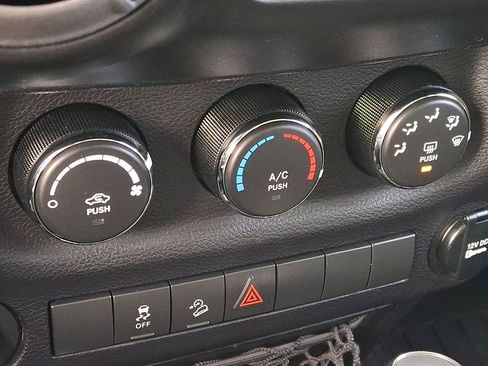 Used 2017 Jeep Wrangler Unlimited Willys image 17