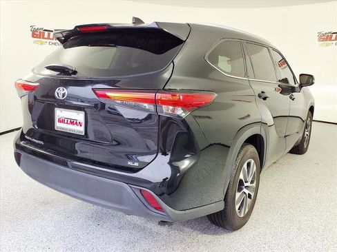 Used 2022 Toyota Highlander XLE image 7