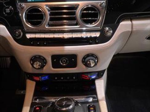 Used 2014 Rolls-Royce Wraith image 28