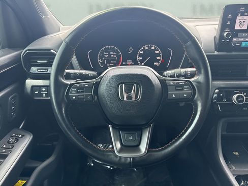 Used 2025 Honda Pilot TrailSport image 16